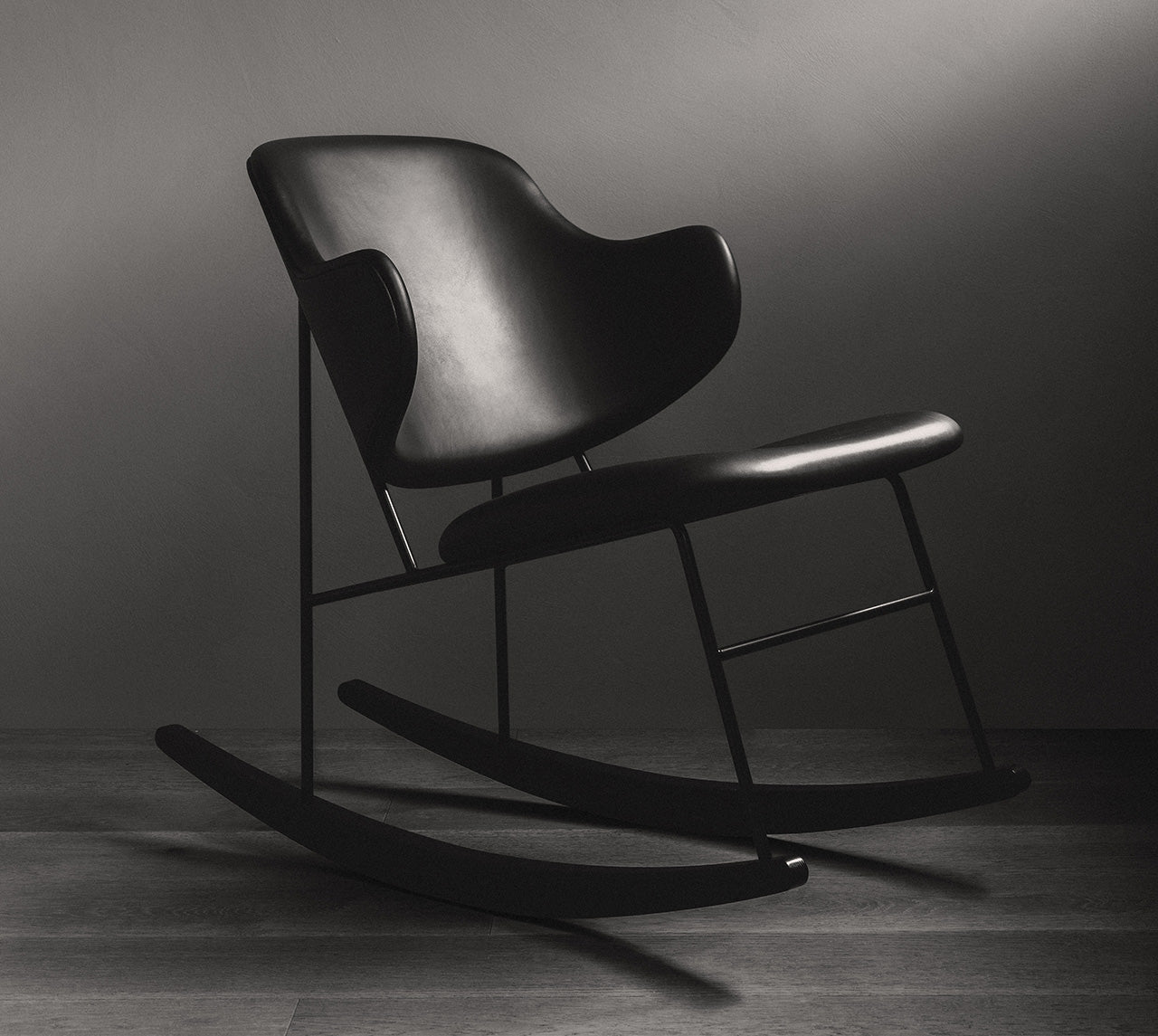 a dondolo timber rocking chair