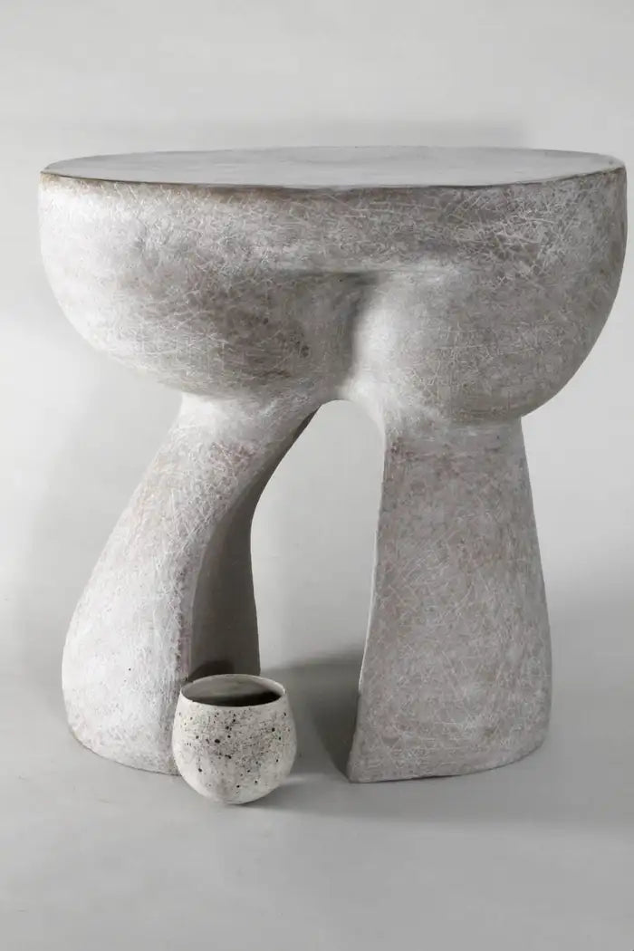 perché polyresin side table