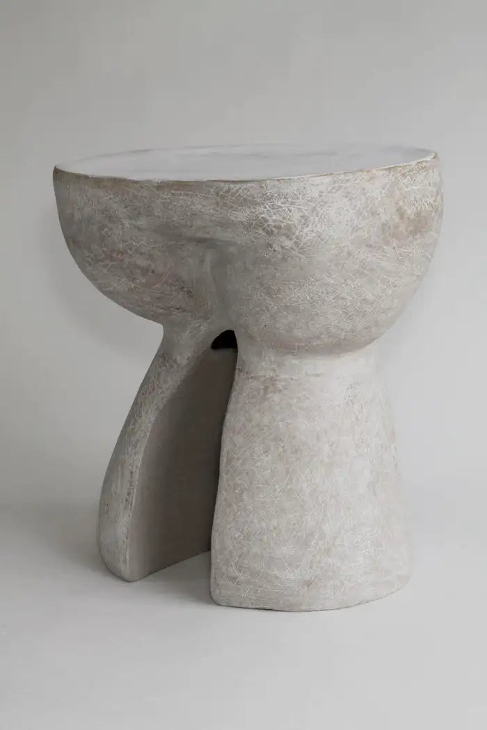 perché polyresin side table