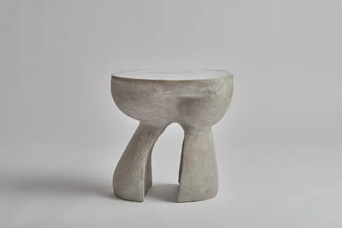 perché polyresin side table