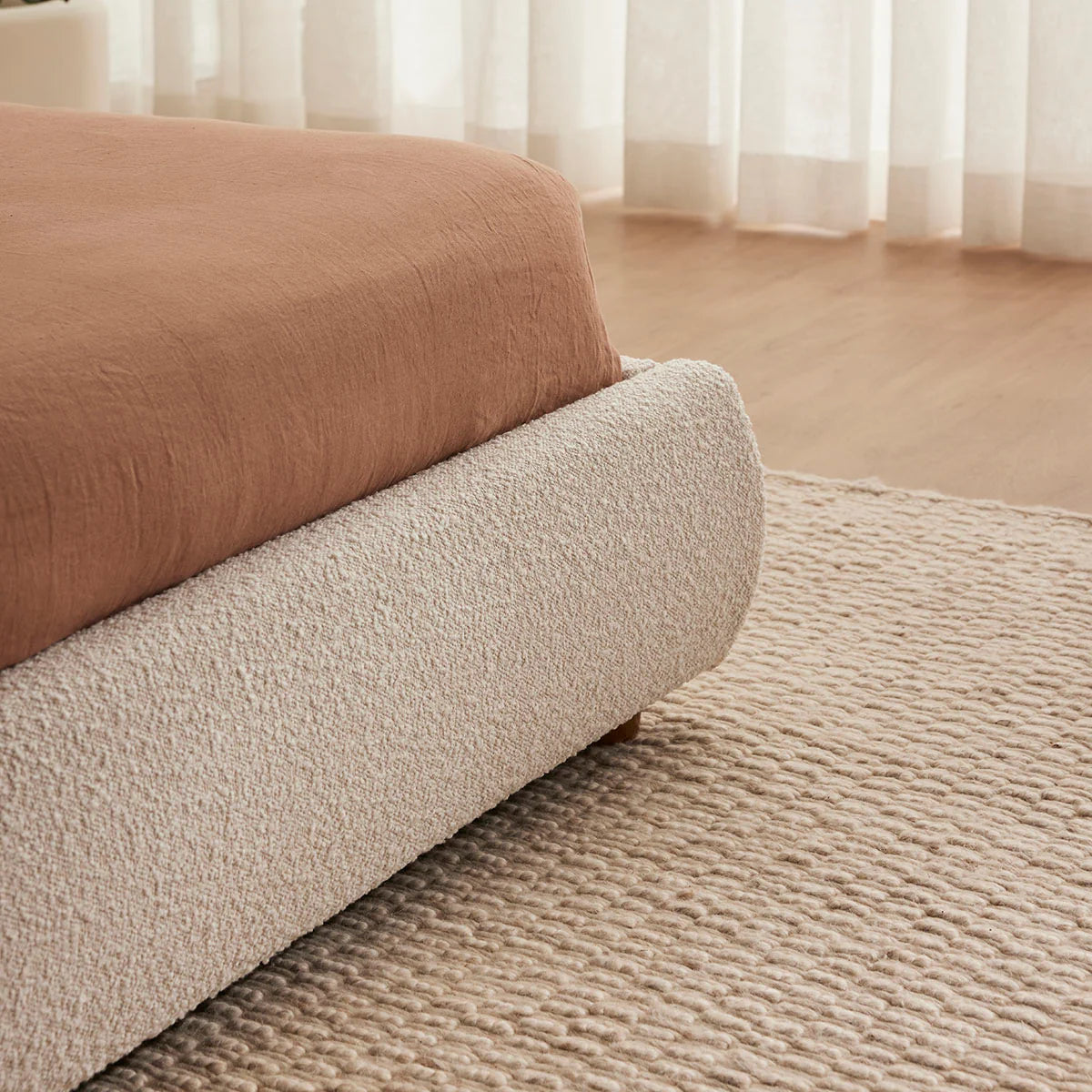 sbalorditiva king boucle bedframe