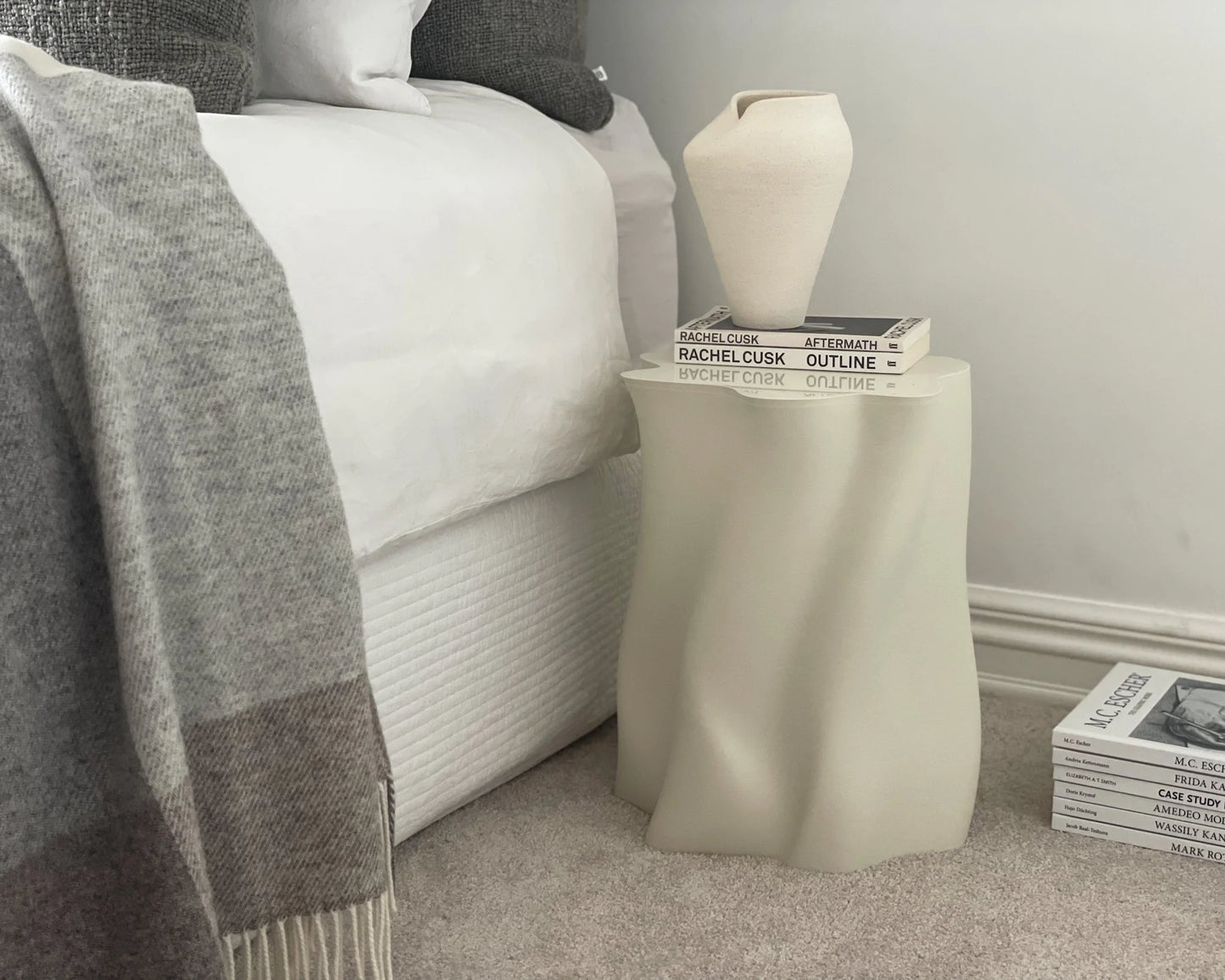 volteggiare cement side table